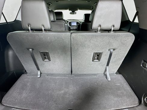 Used 2023 GMC Acadia SLT image 30