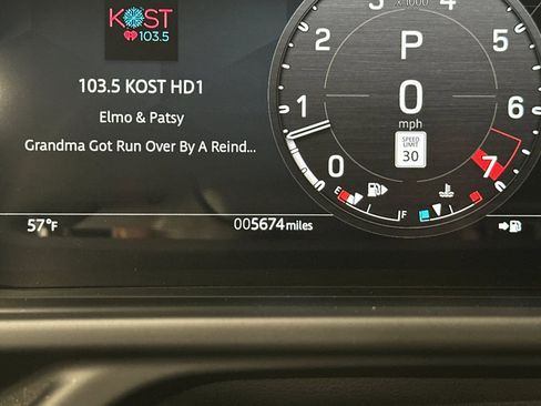 Used 2025 Land Rover Defender 110 S image 35