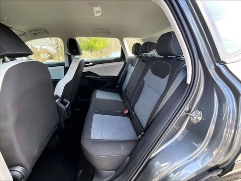 Used 2025 Volkswagen Taos S image 15