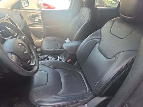 Used 2019 Jeep Cherokee Limited image 5