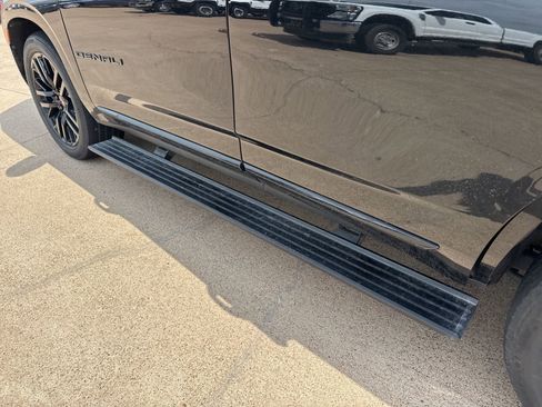 Used 2021 GMC Yukon Denali w/ Denali Ultimate Package image 10