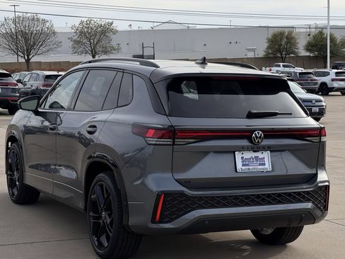 New 2026 Volkswagen Tiguan SE R-Line FWD image 7