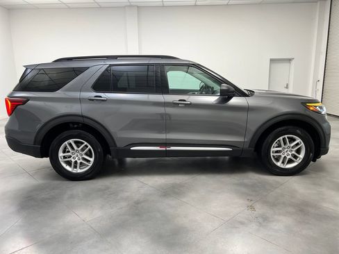 Used 2025 Ford Explorer Active AWD/4WD image 10