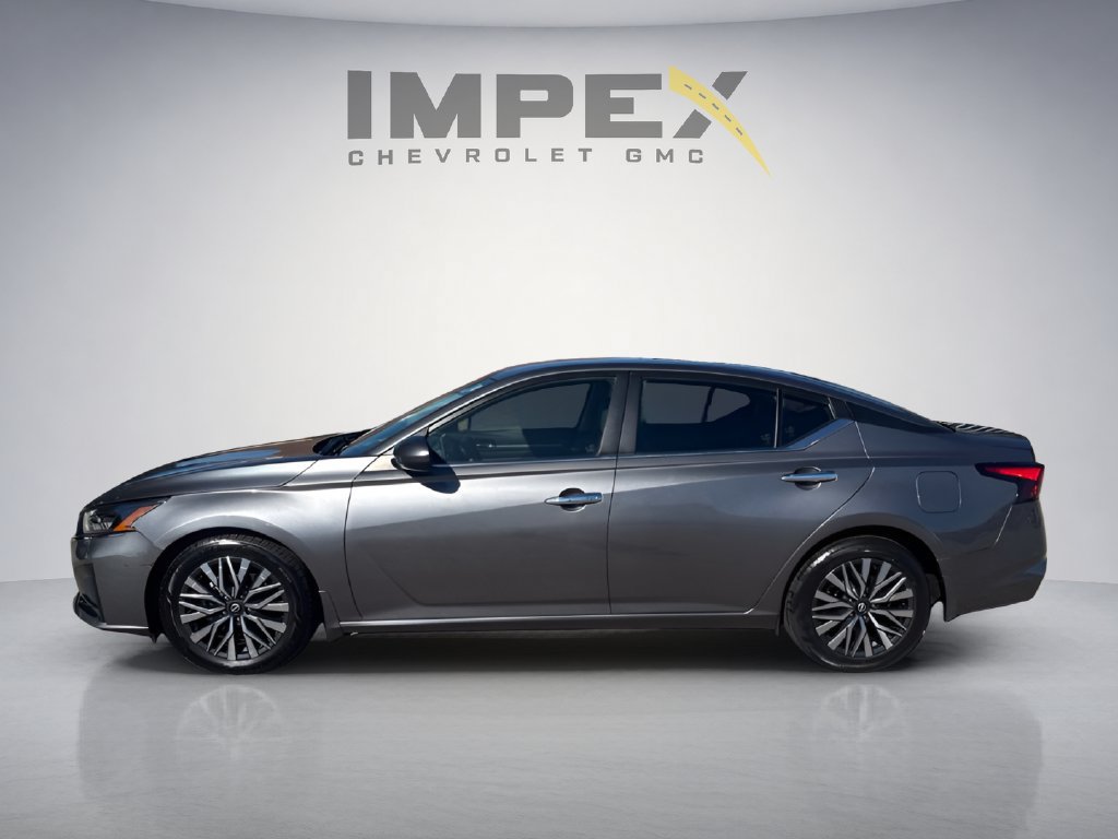Used 2023 Nissan Altima 2.5 SV FWD image 2
