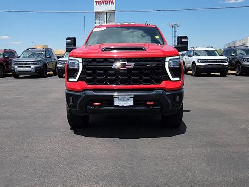 Used 2024 Chevrolet Silverado 2500 ZR2 w/ Technology Package AWD/4WD image 4
