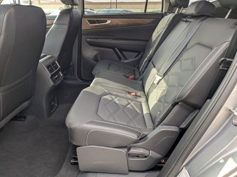 Used 2025 Volkswagen Atlas SE FWD image 25