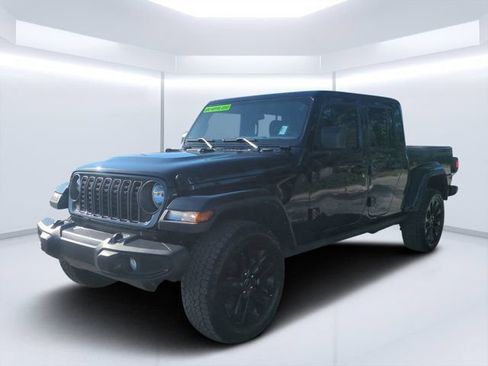 Used 2025 Jeep Gladiator Sport AWD/4WD image 7