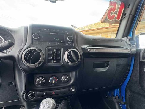 Used 2015 Jeep Wrangler Unlimited Sport w/ Quick Order Package 23S AWD/4WD image 9