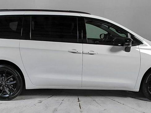 New 2026 Chrysler Pacifica Limited w/ S Appearance Package image 8