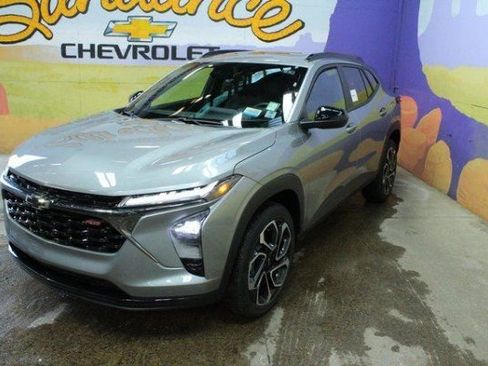 Used 2025 Chevrolet Trax RS w/ Sunroof Package image 8