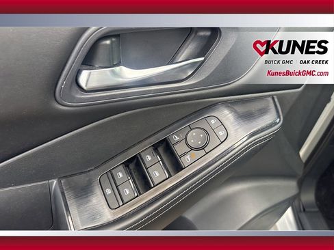 Used 2024 Nissan Rogue SV image 9