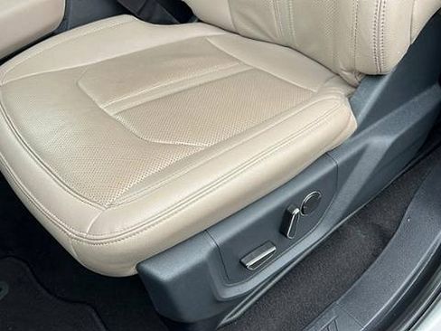 Used 2024 Ford Expedition Limited image 19