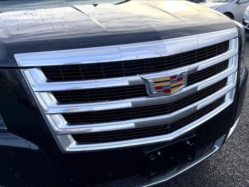 Used 2020 Cadillac Escalade Premium Luxury image 29