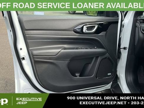 Used 2025 Jeep Compass Limited w/ Sun & Sound Group AWD/4WD image 9