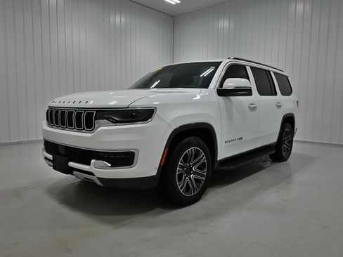 Used 2022 Jeep Wagoneer Series III AWD/4WD image 25