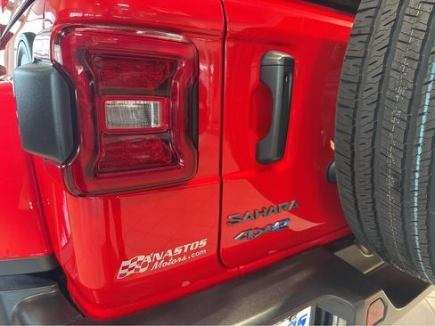 Used 2025 Jeep Wrangler Unlimited Sahara AWD/4WD image 13