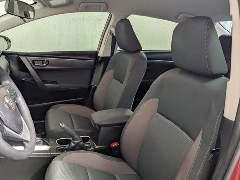 Used 2018 Toyota Corolla LE image 11