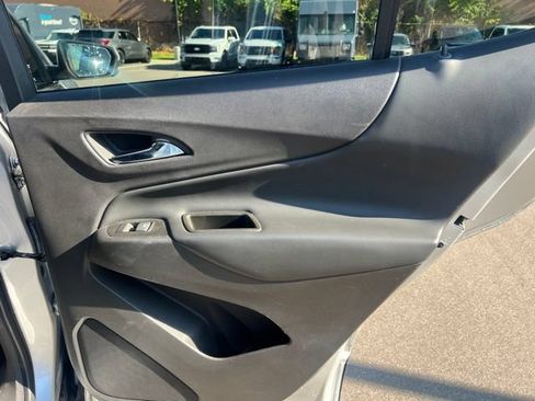 Used 2018 Chevrolet Equinox LT AWD/4WD image 12