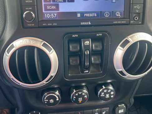 Used 2014 Jeep Wrangler Unlimited Sahara w/ Connectivity Group AWD/4WD image 11