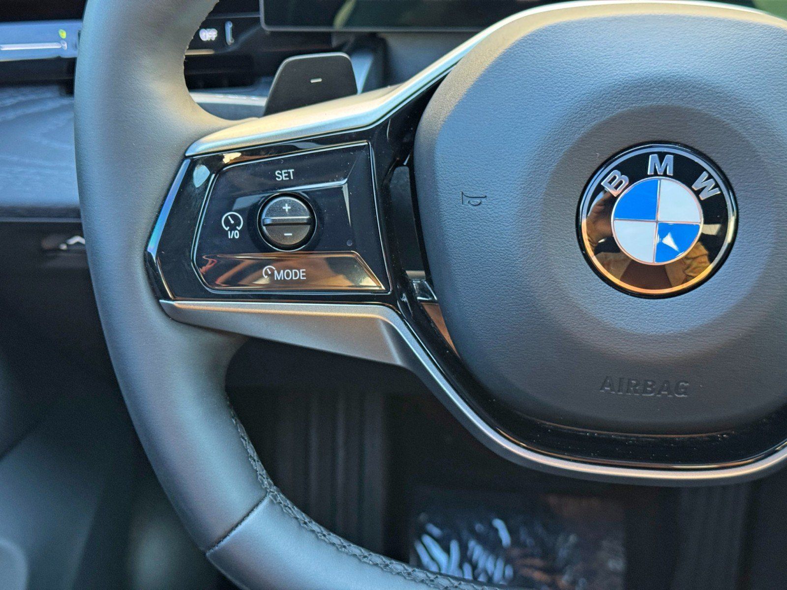 Used 2024 BMW 530i w/ Convenience Package RWD image 23