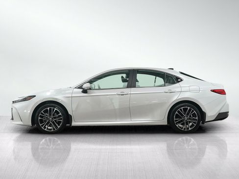 Used 2026 Toyota Camry XLE AWD/4WD image 2