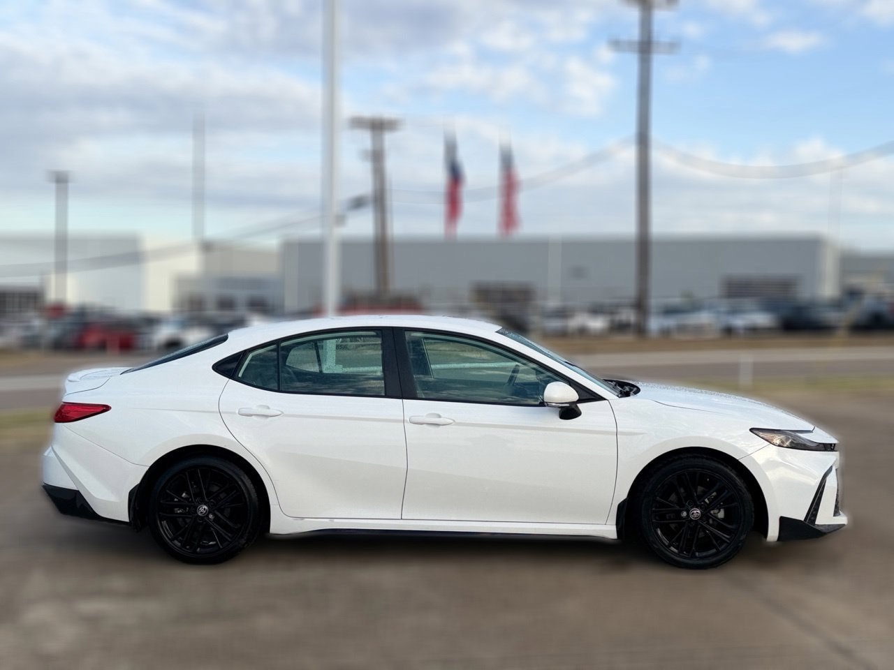 Used 2025 Toyota Camry SE w/ Convenience Package FWD image 5