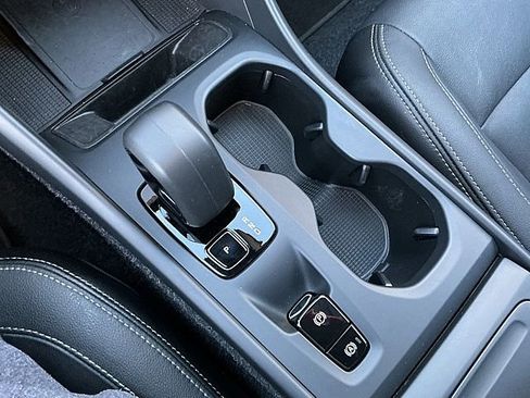 Certified 2025 Volvo XC40 B5 Core image 23