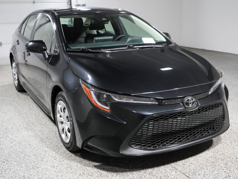 Used 2021 Toyota Corolla LE FWD image 5