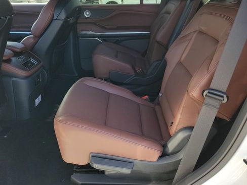 New 2025 Lincoln Navigator Reserve image 7