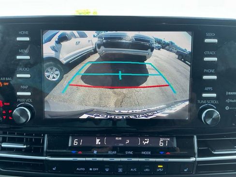 Used 2024 Toyota Sienna XLE FWD image 26