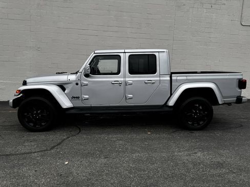 Used 2022 Jeep Gladiator Overland image 2