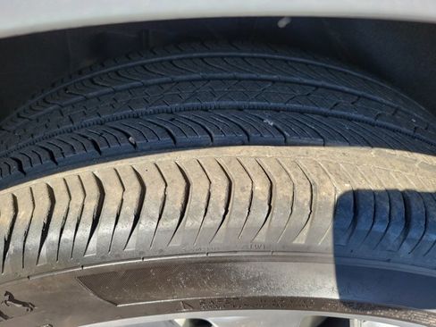 Used 2023 Buick Envision Avenir image 10