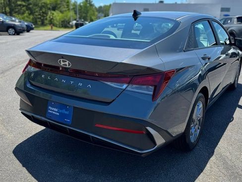 Used 2024 Hyundai Elantra SEL FWD image 7
