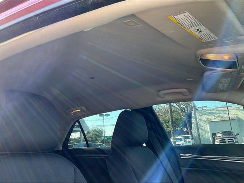 Used 2018 Chrysler 300 Touring w/ Chrome Appearance Package RWD image 22