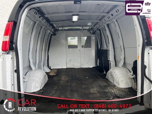 Used 2023 Chevrolet Express 3500 w/ Driver Convenience Package RWD image 5