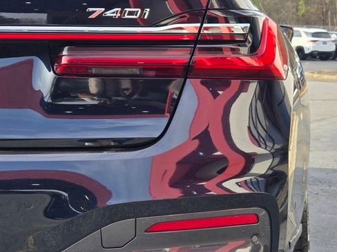 Used 2021 BMW 740i xDrive 740i xDrive w/ M Sport Package image 9