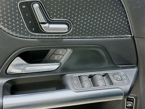 Used 2024 Mercedes-Benz GLA 250 4MATIC image 17