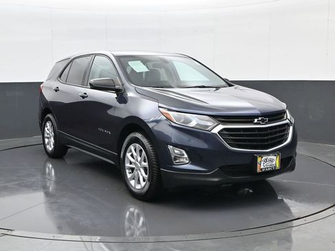 Used 2019 Chevrolet Equinox LS w/ LS Convenience Package image 3