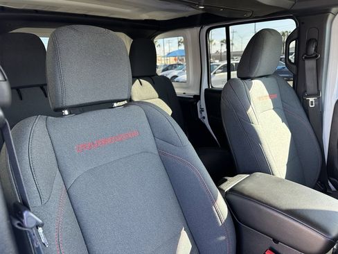 Used 2024 Jeep Wrangler Unlimited Rubicon image 25