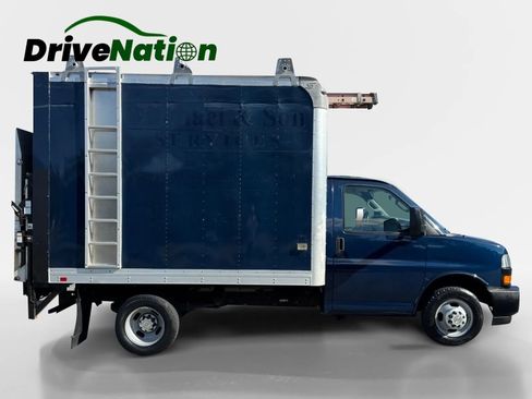 Used 2018 Chevrolet Express 3500 w/ Power Convenience Package image 3