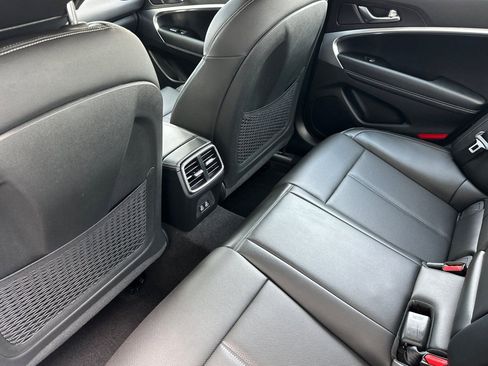 Used 2026 Genesis G70 2.5T image 13