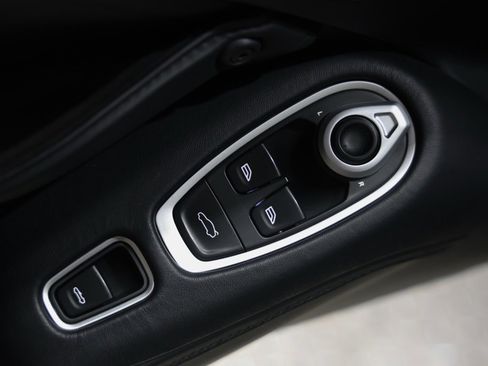 Used 2022 Aston Martin V8 Vantage image 30