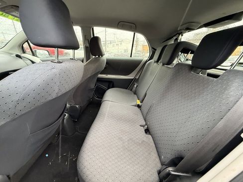 Used 2011 Toyota Yaris 4-Door Hatchback image 16