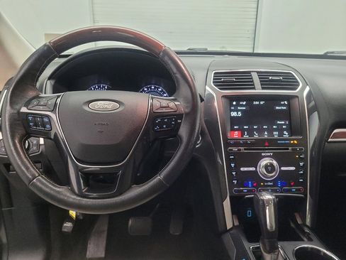Used 2018 Ford Explorer Platinum image 22