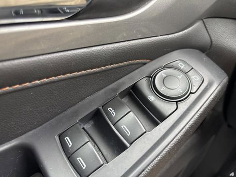 Used 2021 Chevrolet Traverse LT image 22