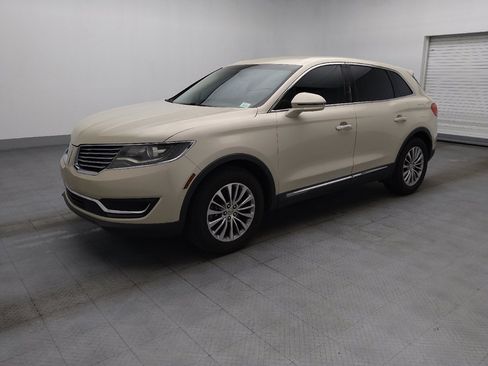 Used 2016 Lincoln MKX Select w/ Cargo Utility Package FWD image 2