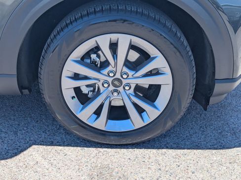 Certified 2022 Ford Explorer XLT w/ Equipment Group 202A RWD image 9