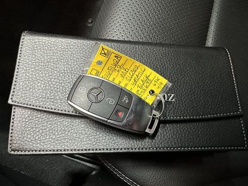 Used 2022 Mercedes-Benz GLC 300 4MATIC image 23