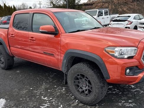 Used 2017 Toyota Tacoma SR5 image 2