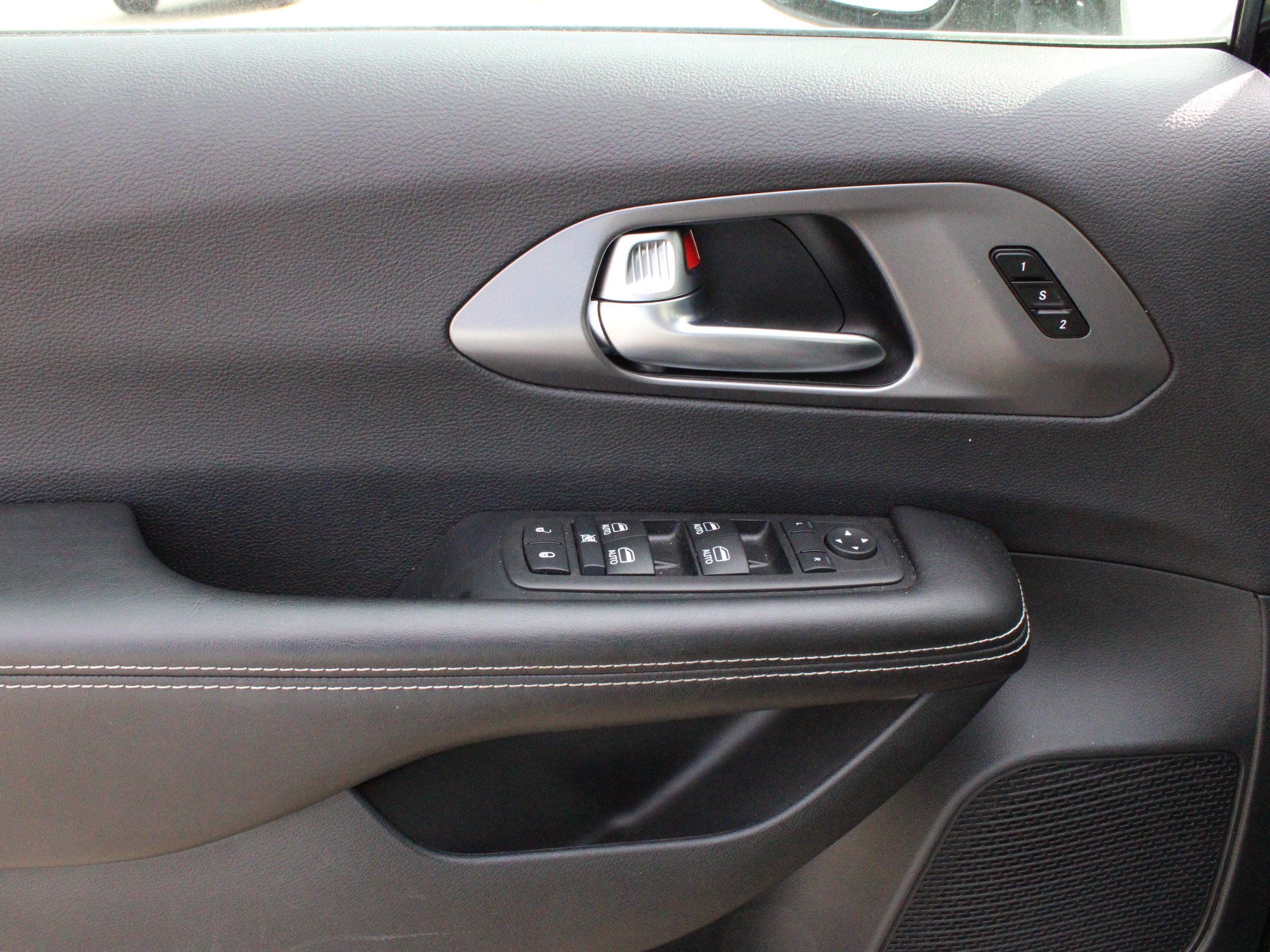 Used 2026 Chrysler Pacifica Select FWD image 14